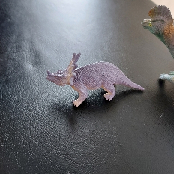 3 Small Unbranded Dinos - Picture 5 of 9